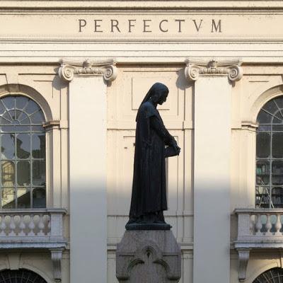 Non tutto è immagine.