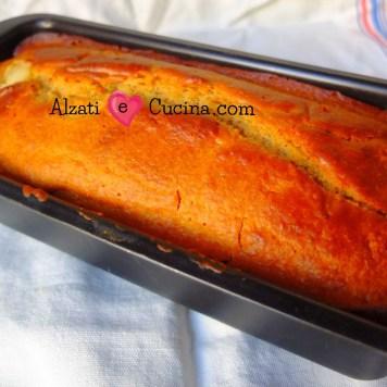 Plumcake con pesche e yogurt, la colazione perfetta