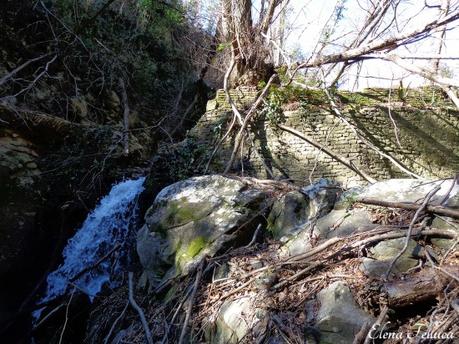 Bracciano (RM), Vicarello, particolare muro di sbarramento nel Fosso di Monte Sassano-Fosso delle Ferriere.