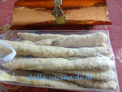 Grissini rustici alle cipolle