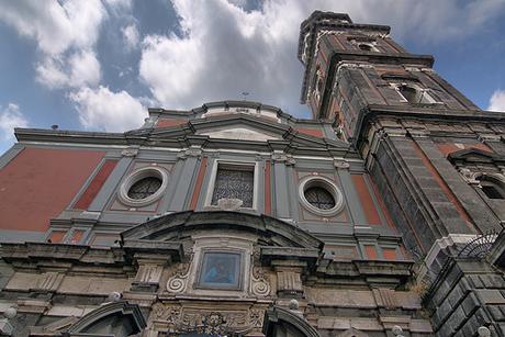 Santa Maria. Il culto mariano a Napoli tra sacro e profano