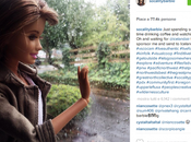 Instagram, milione followers Barbie “sfotte” selfie mania