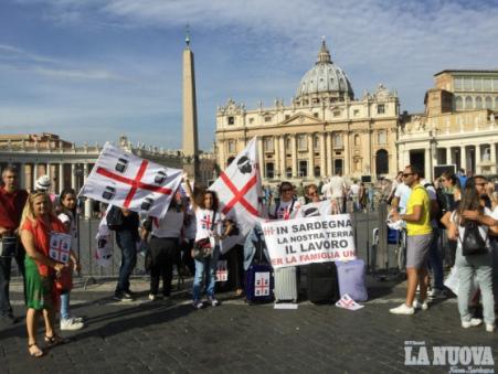Papa Francesco sostiene gli insegnanti sardi