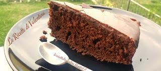 Torta al cioccolato e avocado senza uova glassata al cioccolato fondente