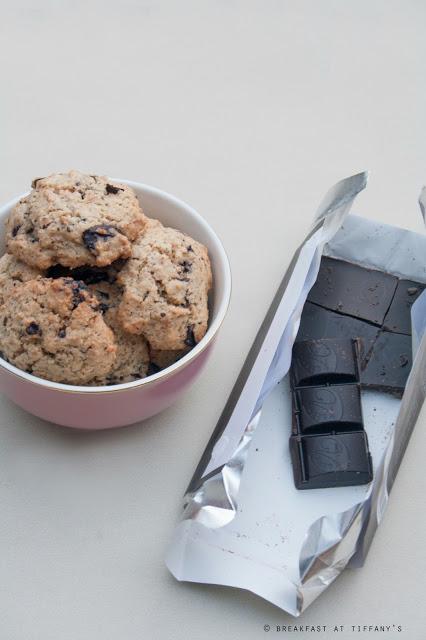 Cookies integrali con pezzetti di cioccolato / Whole wheat cookies with chocolate nuggets