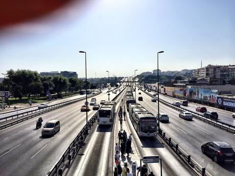 33 immagini per sottolineare l'abisso che separa ormai Istanbul da Roma. Trasporti, manutenzione, riqualificazioni e centri commerciali