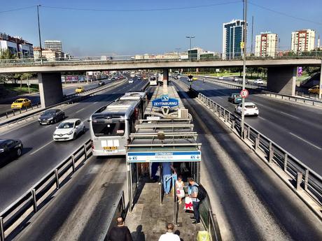 33 immagini per sottolineare l'abisso che separa ormai Istanbul da Roma. Trasporti, manutenzione, riqualificazioni e centri commerciali