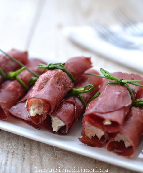 INVOLTINO CON BRESAOLA,CARCIOFINI E FORMAGGIO CAPRINO