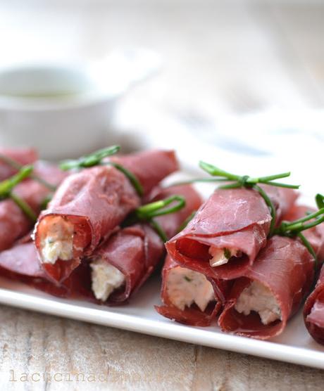 INVOLTINO CON BRESAOLA,CARCIOFINI E FORMAGGIO CAPRINO