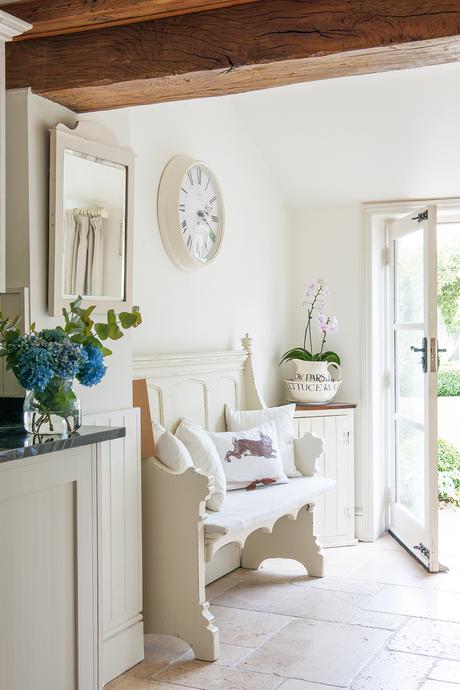 Entrance to breakfast room in cottage