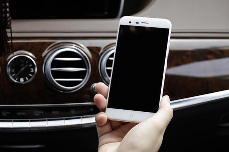 Offerta UleFone Paris a soli $129.99 (Octa Core a 1,3 GHz, 2 Gb di Ram, 13 Mpx) su Everbuying.net