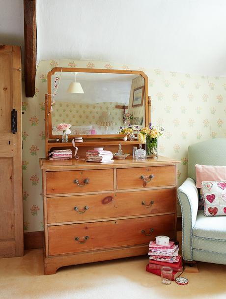 Dressing table