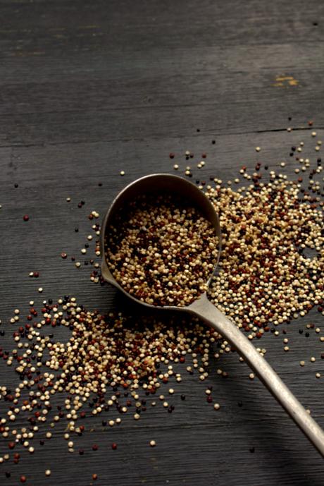 Insalata tiepida con quinoa bicolore e la pausa pranzo con avanzi e scarti