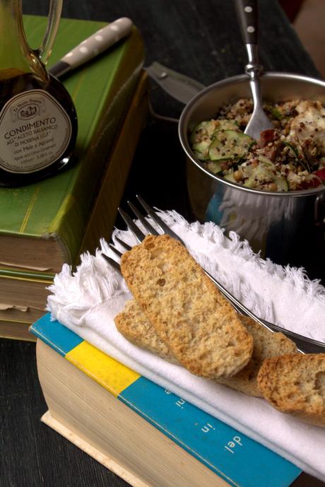 Insalata tiepida con quinoa bicolore e la pausa pranzo con avanzi e scarti