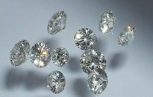 Male i prezzi dei diamanti, un po’ meglio quelli dei diamanti colorati
