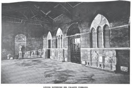 Siena - Loggia superiore del Palazzo Pubblico con l'antica Fonte Gaia ricomposta - Foto tratta dal libro di Art.Jahn Rusconi “Siena” – Istituto Italiano d’Arti Grafiche, 1907