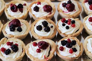 Crostatine ai frutti di bosco e philadelphia