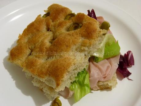 Focaccia integrale con farina di ceci....prosciutto e insalata