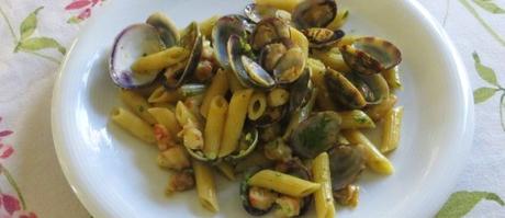 Pasta con vongole veraci e gamberi