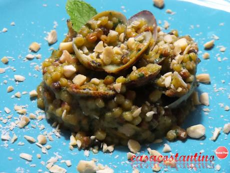 Fregola sarda vongole, pesto e mandorle