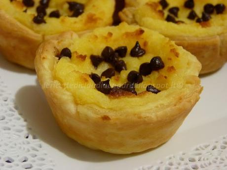 Pasteis de nata, ovvero le paste alla crema, con gocce di cioccolato