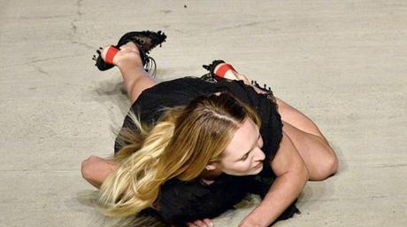 candice-swanepol-caduta