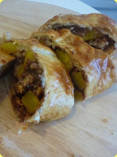 strudel alle pere, amaretti e cioccolato