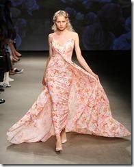 CHIARA_BONI_SS16_ABITO LUNGO_FANTASIA_SFILATA_NY