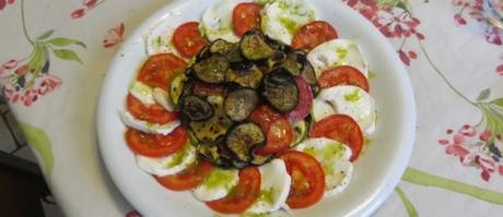 Mozzarella, pomodoro e verdure piastrate