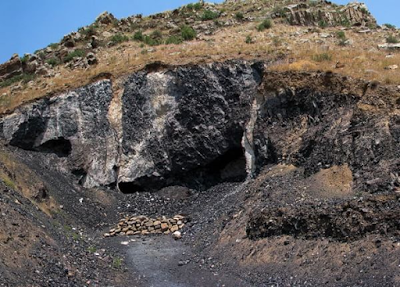 Archeologia. Scoperto nel Caucaso un arsenale del Paleolitico con milioni di reperti in ossidiana