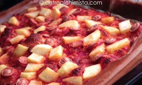 Pizza Rossa con Wurstel e Patate Steak House