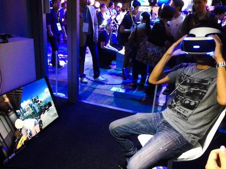 Hideo Kojima prova con mano la realtà virtuale al TGS!