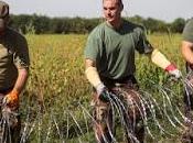 L’Ungheria costruendo altro muro