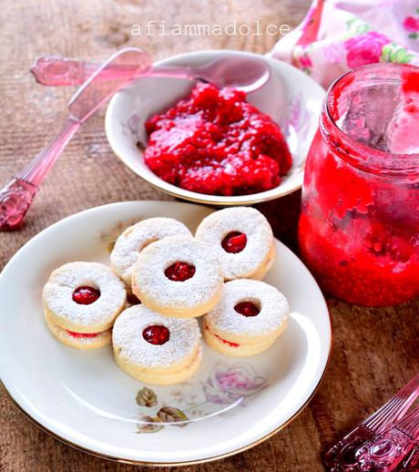 biscotti vegan alla marmellata di lamponi