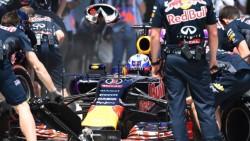 Ricciardo_Pit-Stop_Red-Bull_2015