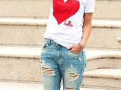 Ripped jeans, t-shirt cuore espadrilles