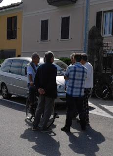 PAVIA. L'intervista non c'è ma la protesta sì. In via Milazzo cittadini e opposizione, contro il senso unico.