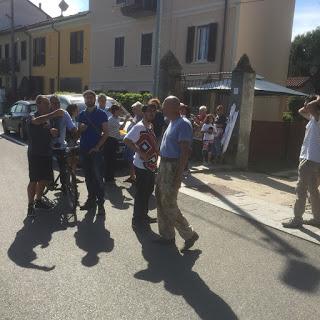 PAVIA. L'intervista non c'è ma la protesta sì. In via Milazzo cittadini e opposizione, contro il senso unico.