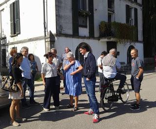 PAVIA. L'intervista non c'è ma la protesta sì. In via Milazzo cittadini e opposizione, contro il senso unico.