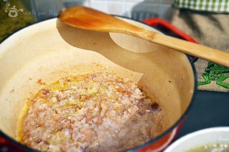 Zuppa di Orzo, Funghi, Mele e Barbabietole - soffritto