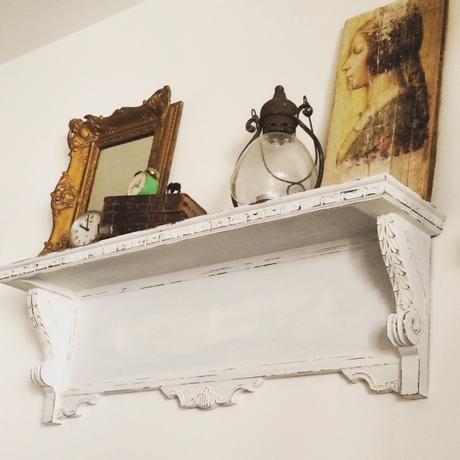 Trasformare appendiabiti da parete in una mensola stile shabby chic