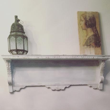 Trasformare appendiabiti da parete in una mensola stile shabby chic