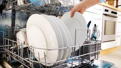 Casa // Guida all'uso della lavastoviglie per piatti più puliti e igienizzati