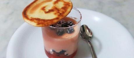 Crema di more di rovo e cialda al timo