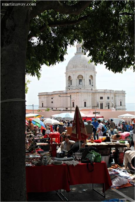 La Feira da Ladra: il mercato delle pulci di Lisbona.