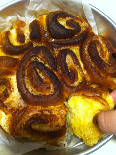 Torta di rose alla cannella