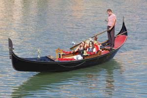 La Regata avvince turisti e gondoliere
