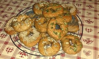 Bagels integrali senza uova e latticini con la macchina del pane