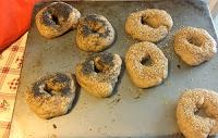 Bagels integrali senza uova e latticini con la macchina del pane