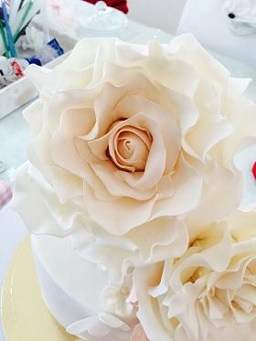 Una Wedding Cake ed un fiore per il vostro matrimonio invernale